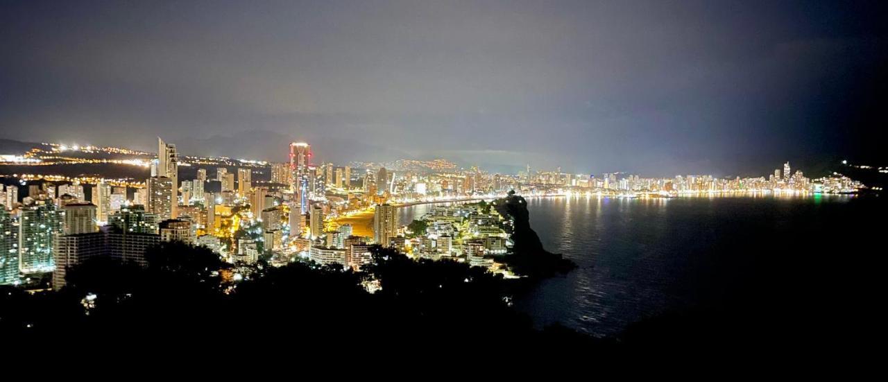 Traveler'S Beach Apartment With Sea View, Free Coffee & Parking Benidorm Esterno foto