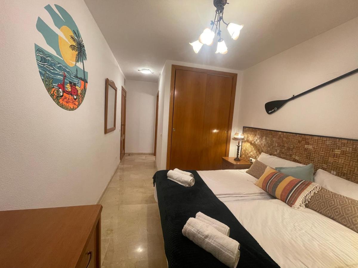 Traveler'S Beach Apartment With Sea View, Free Coffee & Parking Benidorm Esterno foto