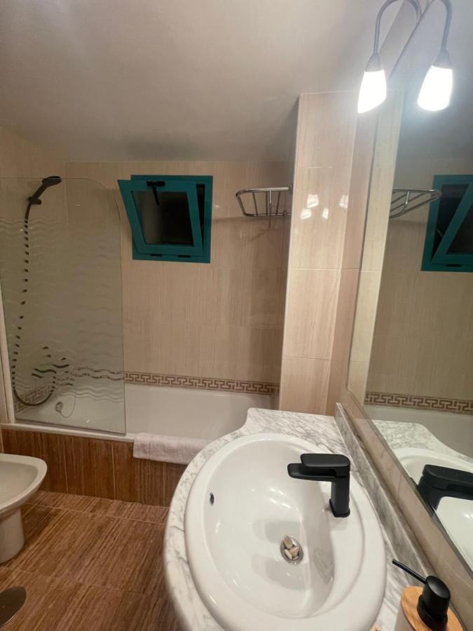 Traveler'S Beach Apartment With Sea View, Free Coffee & Parking Benidorm Esterno foto